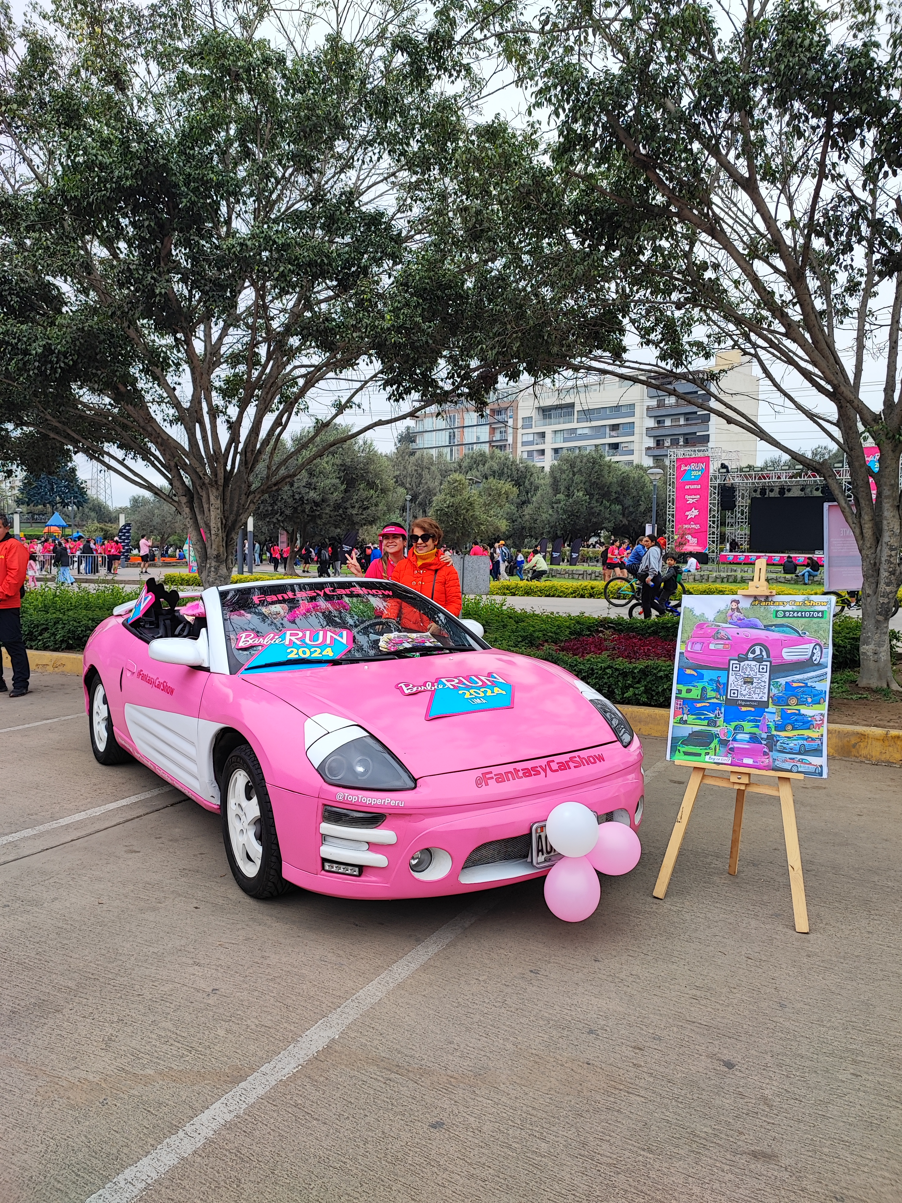 Alquiler de Auto Rosado para Eventos, Activaciones y Videoclips
